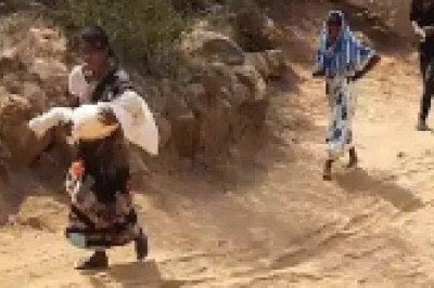 बच्ची के शव को लेकर 10KM पैदल चले माता-पिता