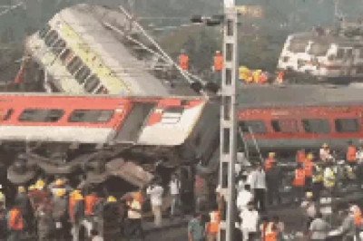 ओडिशा में तीन ट्रेन टकराईं, 238 की मौत:बेपटरी यशवंतपुर-हावड़ा एक्सप्रेस से कोरोमंडल ट्रेन टकराई