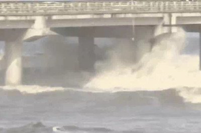 गुजरात की ओर बढ़ रहा बिपरजॉय:मुंबई-भुज-राजकोट में 5 की मौत; कच्छ-सौराष्ट्र में तट से 10KM तक का इलाका खाली कराया जाएगा