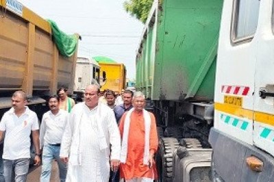 ट्रैफिक जाम में फंसे रहे, बालको दौरा कर लौट रहे राजस्व मंत्री जयसिंह,एक कि.मी पैदल चले तब खुली सड़क