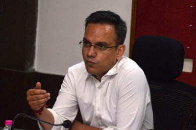 शासकीय कार्यालय, स्कूल, आंगनबाड़ी केंद्रों में करें औचक निरीक्षण: सौरभ कुमार