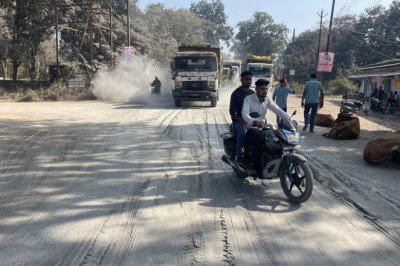 कोरबा ब्रेक,,,,जाम, जाम,,चक्का जाम,,,, झगरहा मुख्यमार्ग और बस्ती राखड़ से पटी,,, जिम्मेदार अधिकारी बेशर्मी की चादर ओढ़ कर खा रहे है मलाई,,,आमजन गंभीर बीमारी झेलने को मजबूर