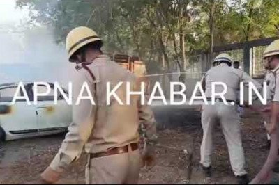 देखिये लाइव विडियो,,,,ब्रेकिंग न्यूज बालको थाना परिसर में खड़ी कार में लगी आग, अन्य वाहन भी आए चपेट में,