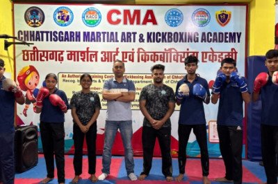 राष्ट्रीय जूनियर किकबाक्सिंग प्रतियोगिता हेतु छत्तीसगढ़ की किकबाक्सिंग टीम रवाना