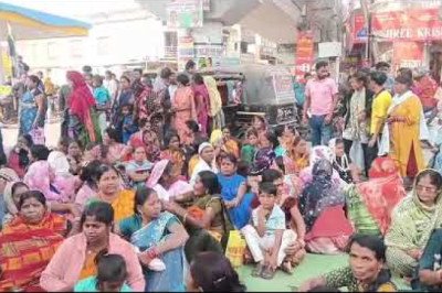 बिग ब्रेकिंग कोरबा...इंदिरा नगर बस्तीवासियों ने किया चक्का जाम....रेलवे के नोटिस से भड़का आक्रोश,जिला प्रशासन के  आश्वासन के बाद हटाया गया चक्का जाम