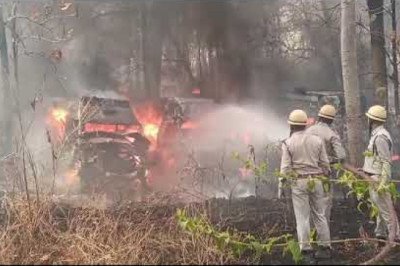 देखिये लाइव विडियो,,, मेडिकल कालेज परिसर मेँ लगी भीषण आग,,, आधा दर्जन वाहन जल  कर हुए खाक