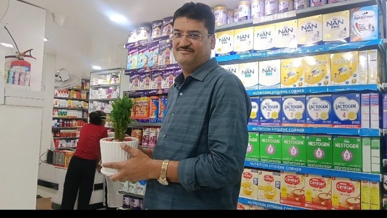 विश्व पर्यावरण दिवस: निहारिका स्थित गरिमा मेडिकल स्टोर की पहल, ग्राहकों को बांटे 200 औषधीय पौधे