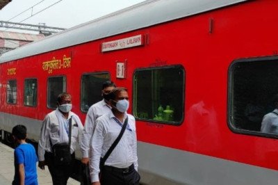 बिग ब्रेक... अगर आप भी ट्रेन में सफर कर रहे तो रहे सावधान,,,ट्रेन में सोते समय रिटायर्ड अधिकारी के इस नाजुक अंग क़ो चूहे ने कुतरा , रेलवे पर लापरवाही का आरोप