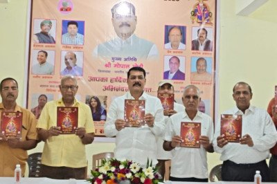 महाराजा अग्रसेन जी की जयंती पर श्री गोपाल मोदी ने किया ‘अग्र संदेश’ पत्रिका का विमोचन, वृक्षारोपण कर दिया पर्यावरण संरक्षण का संदेश*